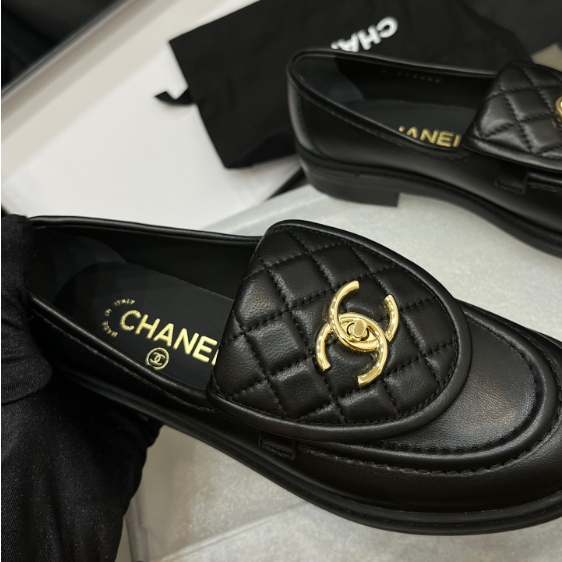 Chanel-Sheepskin flap retro loafers