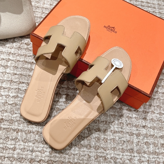 Hermes-Horan Slippers
