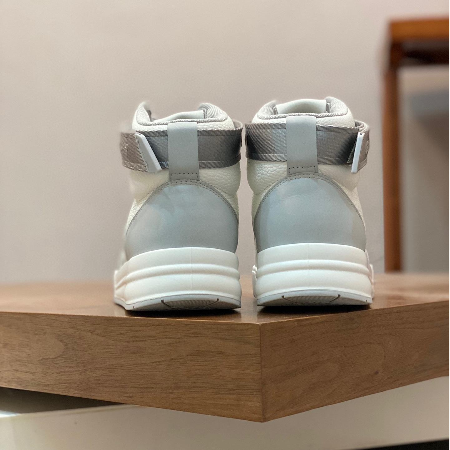 Givenchy-New gray men's high top running shoes