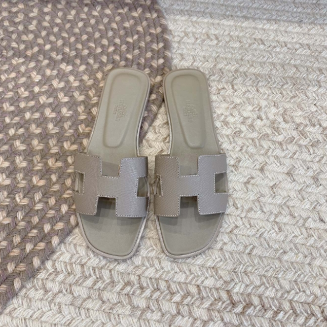 Hermes-Kelly Buttoned Slippers