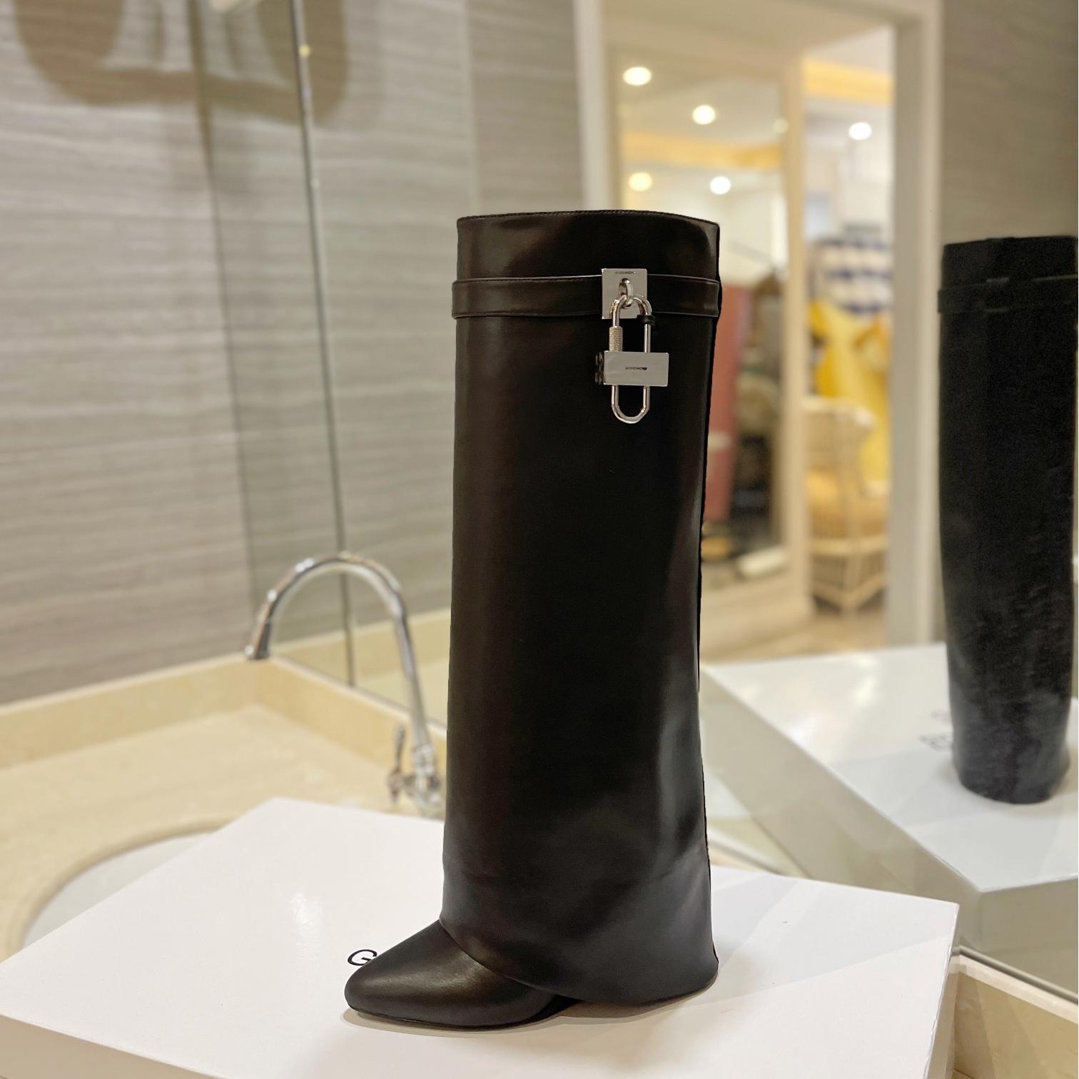 Givenchy-Shark boots shiny leather boots