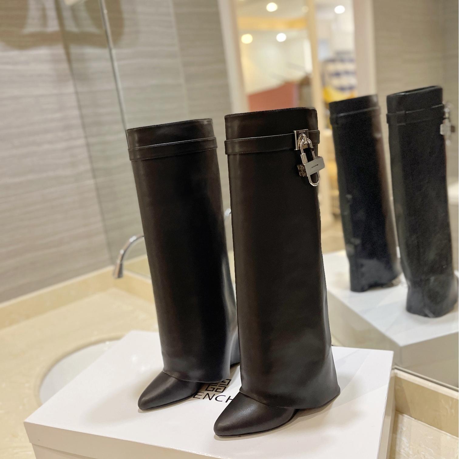 Givenchy-Shark boots shiny leather boots