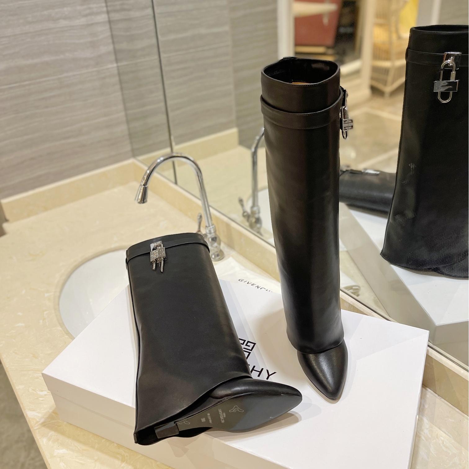 Givenchy-Shark boots shiny leather boots