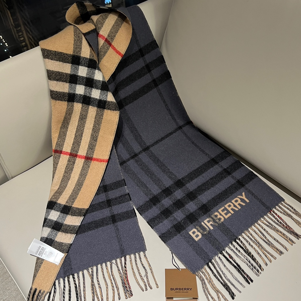 Burberry - Contrasting Check Wool Scarf