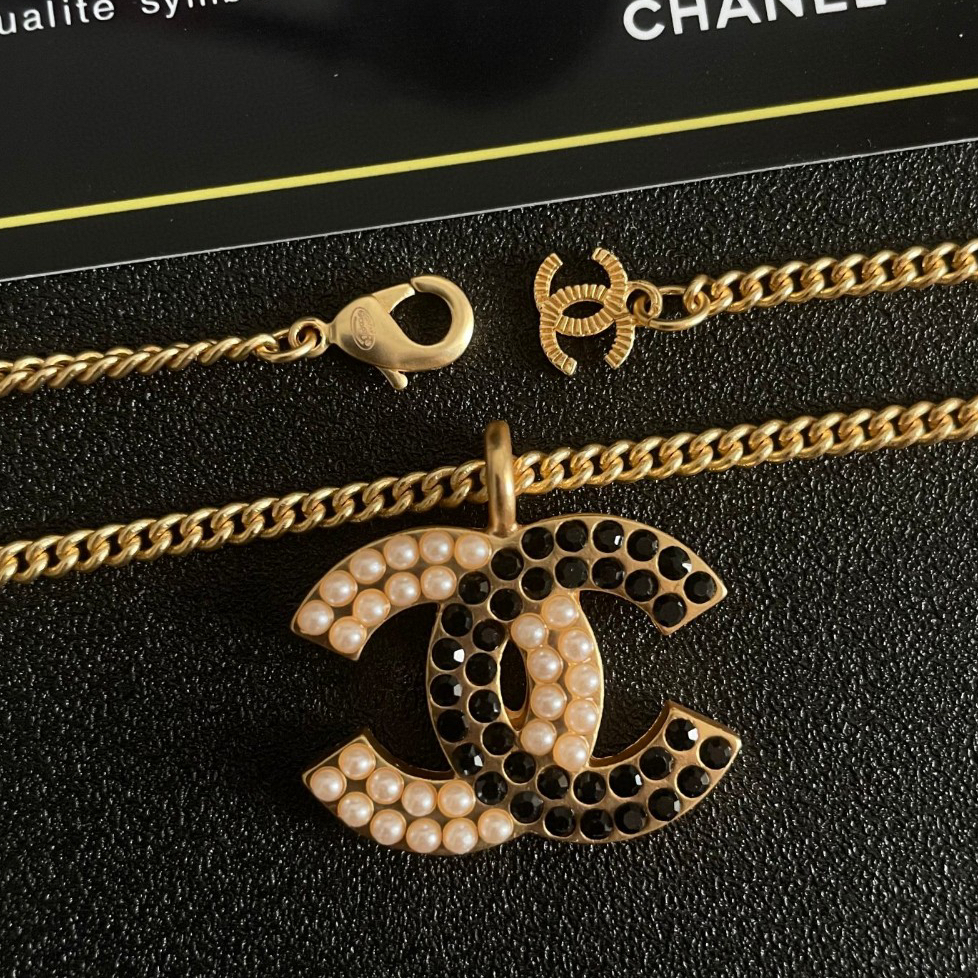 Chanel - Pearl Double C Color blocked Necklace