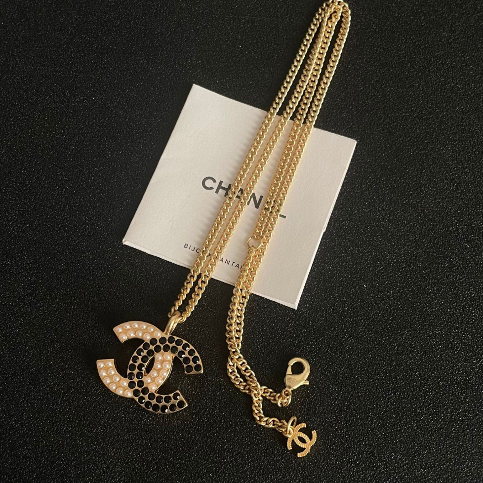 Chanel - Pearl Double C Color blocked Necklace