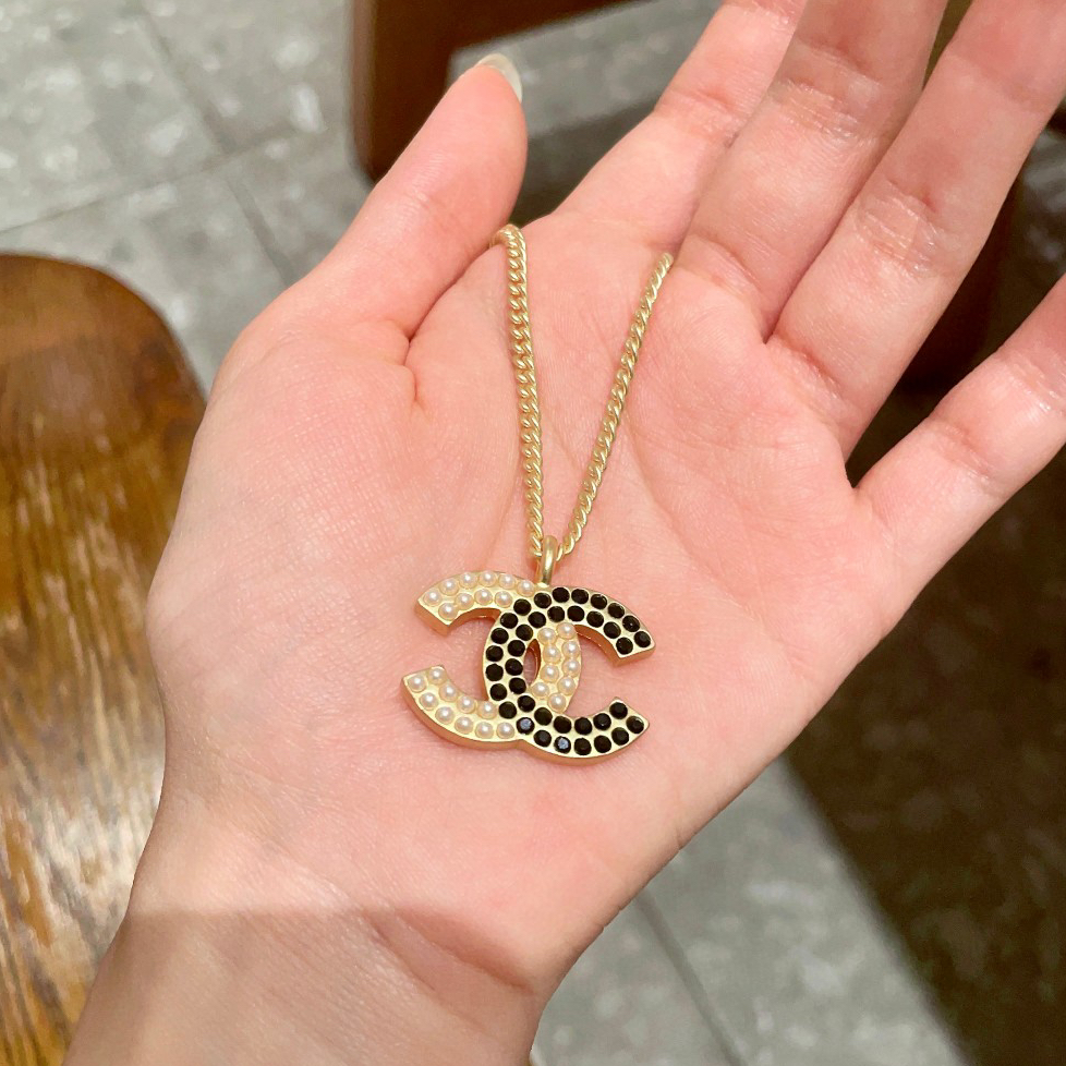 Chanel - Pearl Double C Color blocked Necklace