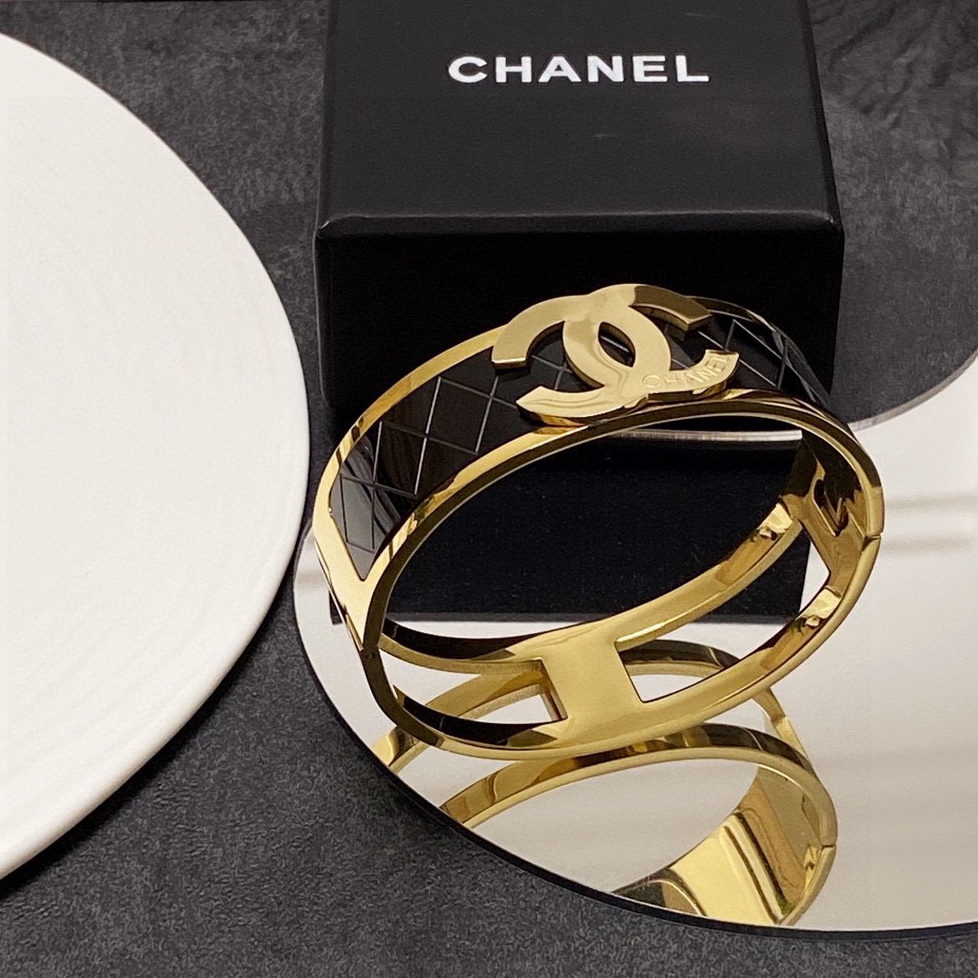 CHANEL - Wide Diamond Grid Bracelet