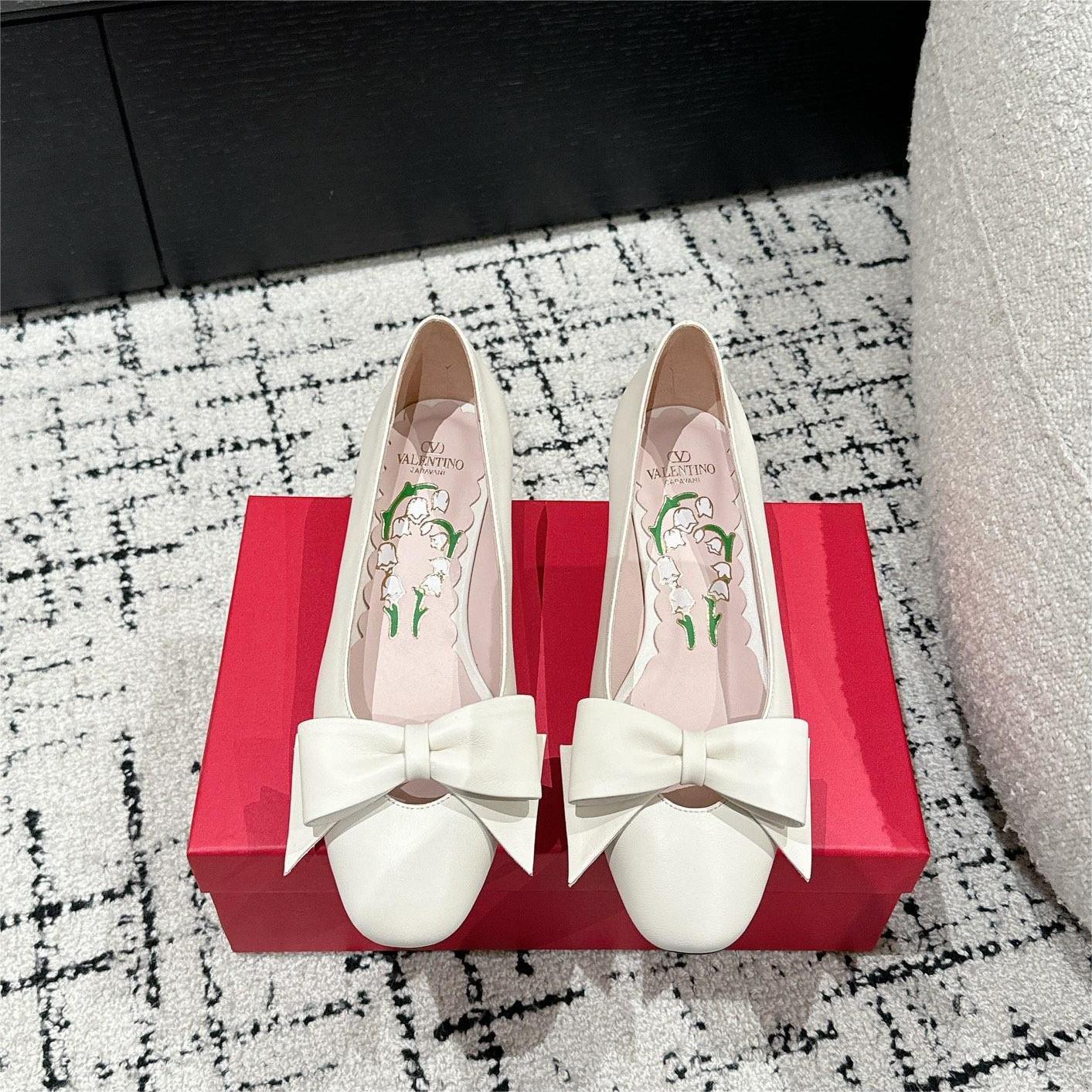valentino-Early spring three-dimensional hollow bow block heels shoes