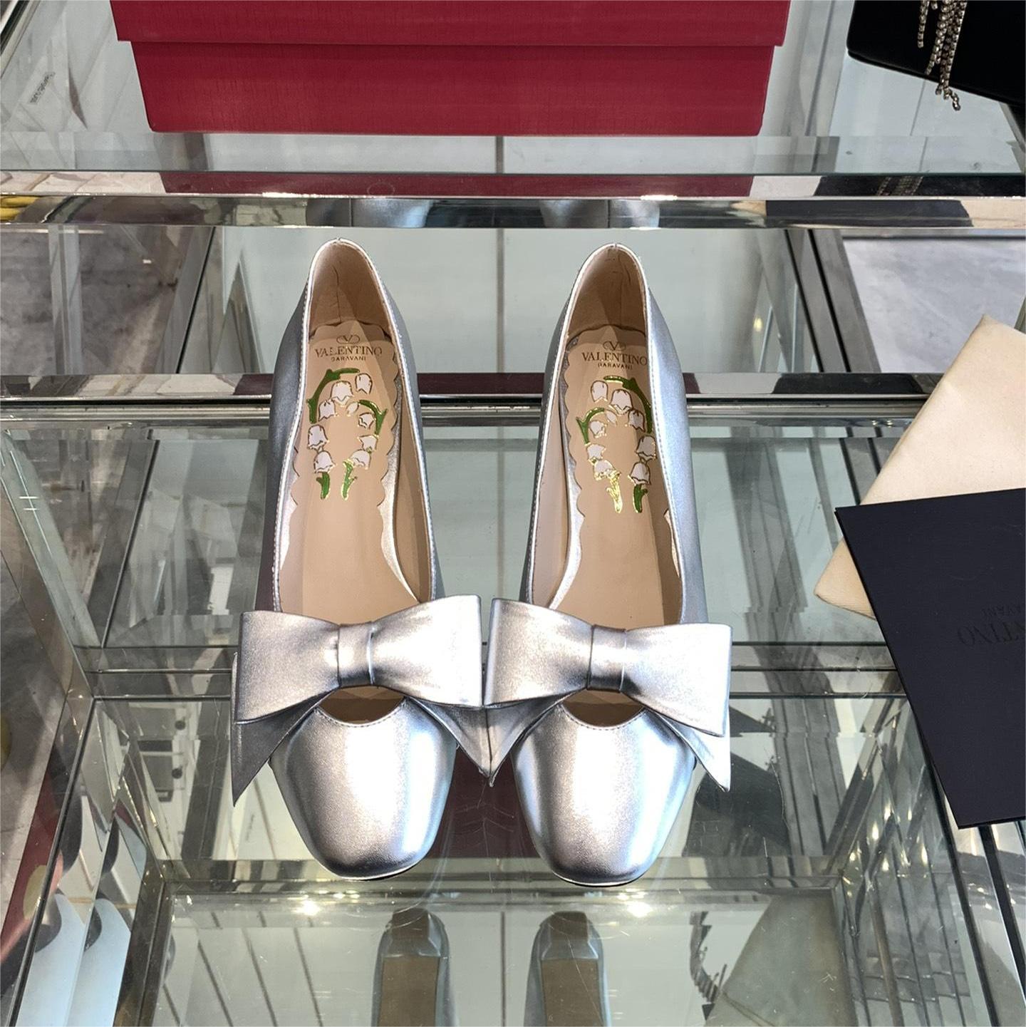 valentino-Early spring three-dimensional hollow bow block heels shoes