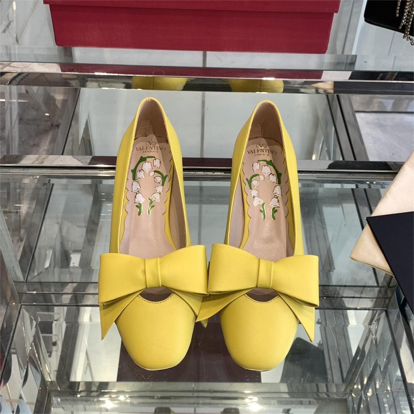 valentino-Early spring three-dimensional hollow bow block heels shoes