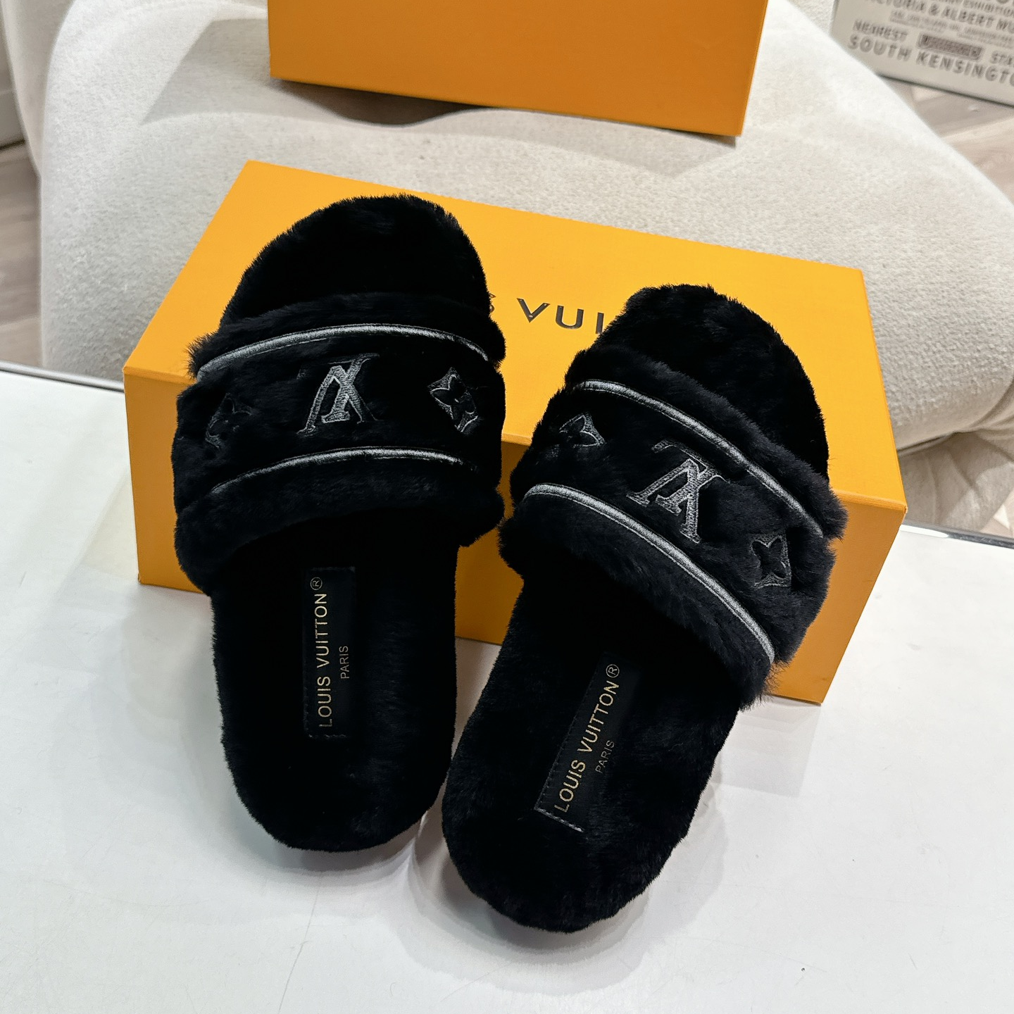 LV - Thick-soled Fur Slippers