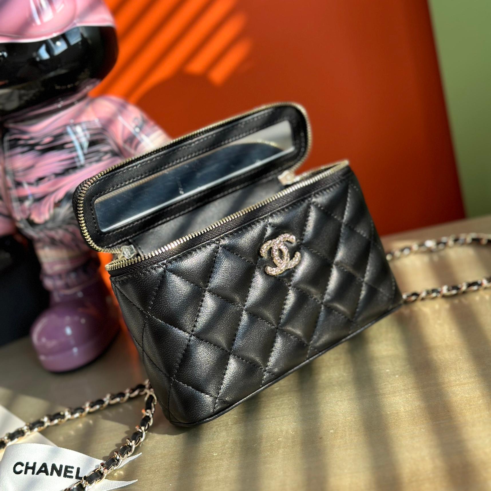 Chanel-23k Small flower camellia Vanity bag