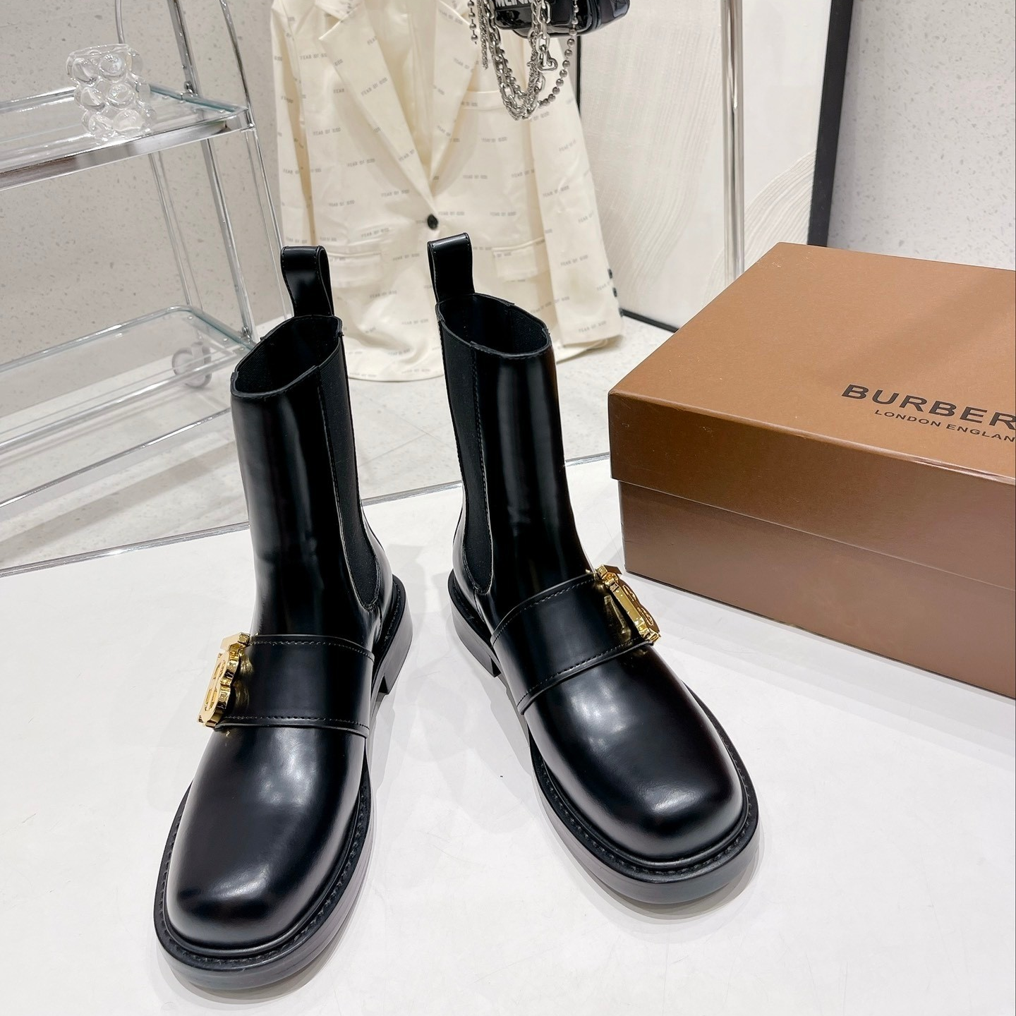 Burberry-Chelsea leather boots