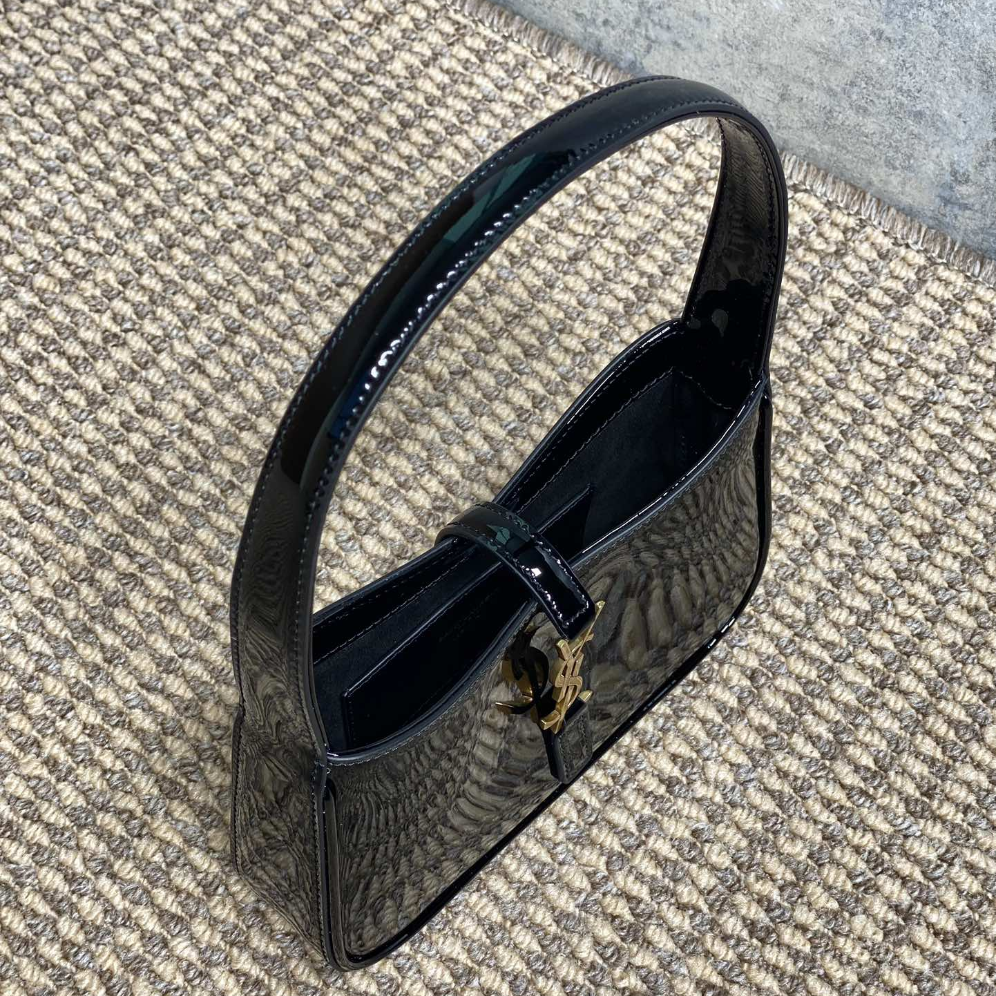 YSL-Lacquer leather armpit bag