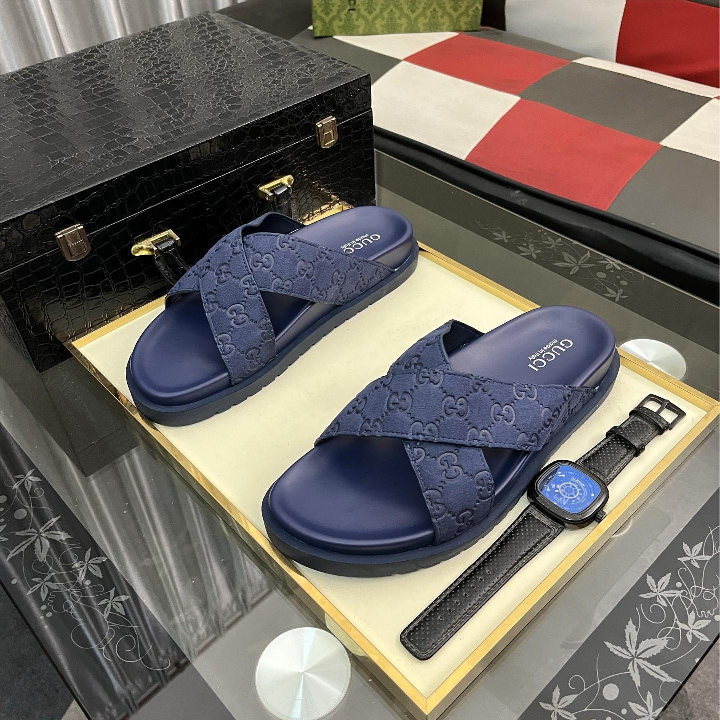 Gucci-Casual embossed cowhide sandals
