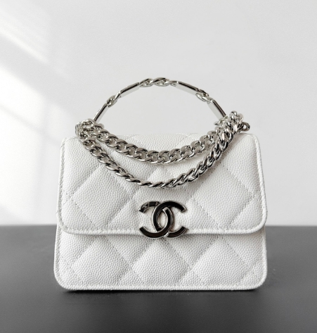 CHANEL-New enamel buckle vintage style chain bag