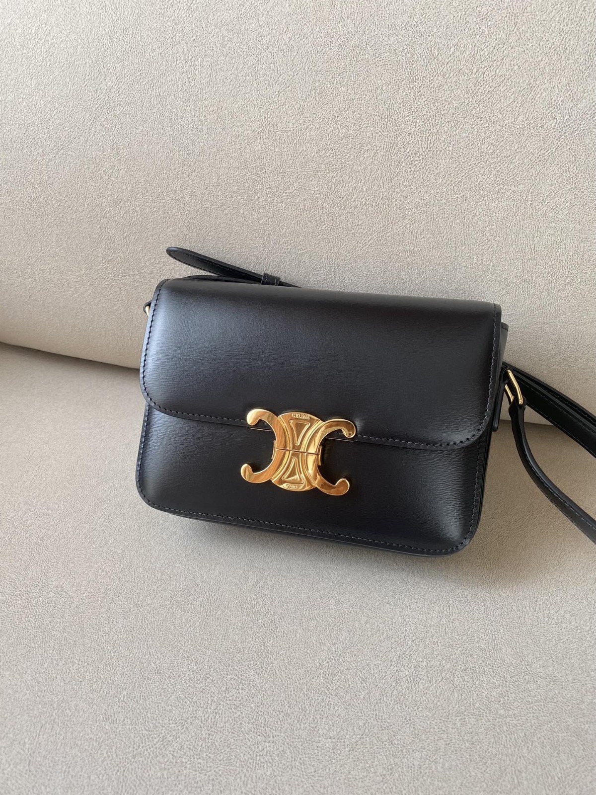 Celine-teen triomphe bag