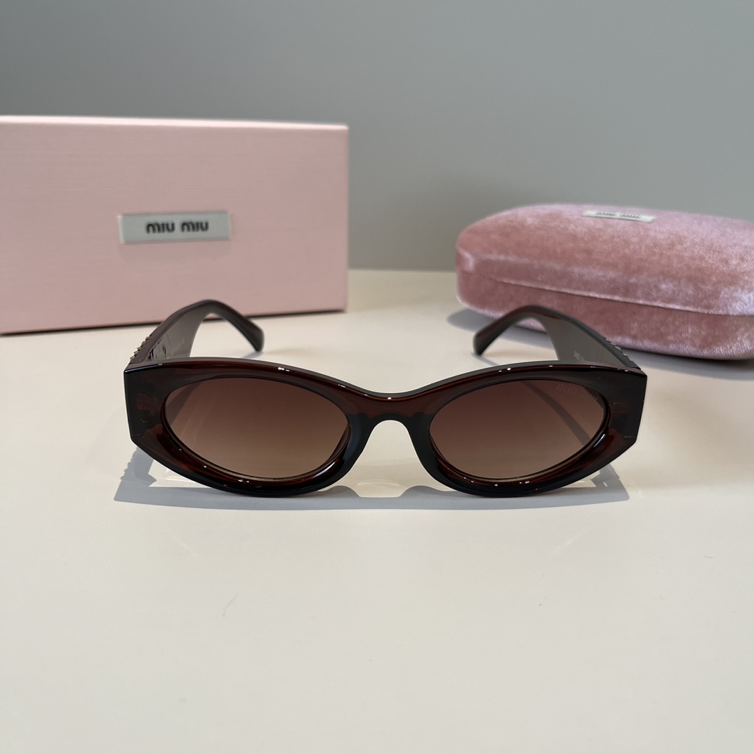MIUMIU- cat-eye sunglasses