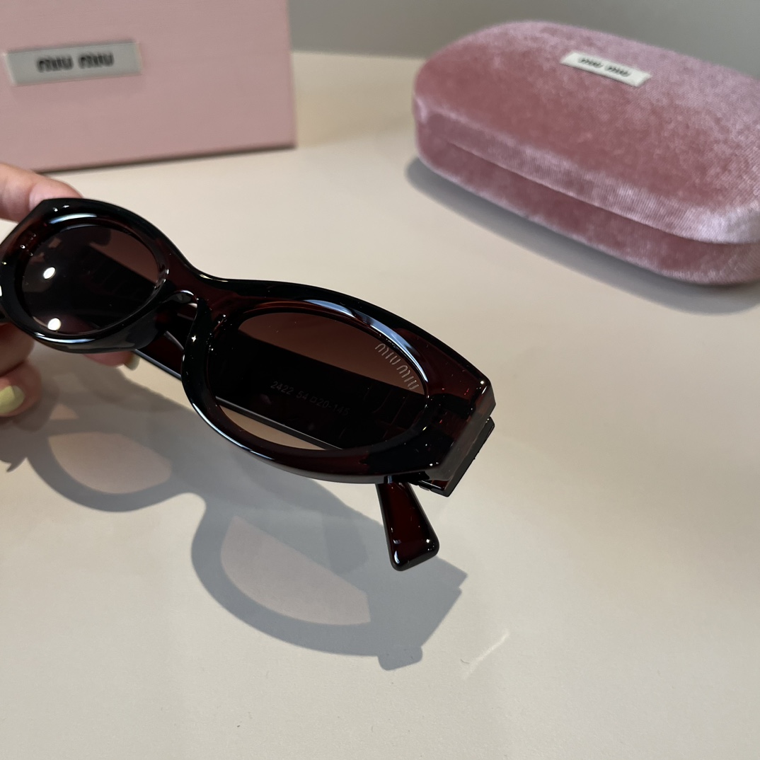 MIUMIU- cat-eye sunglasses