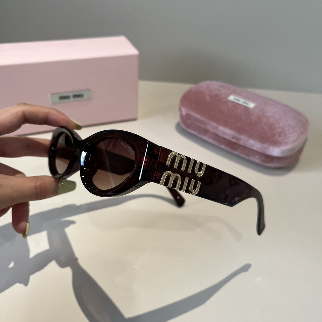 MIUMIU- cat-eye sunglasses