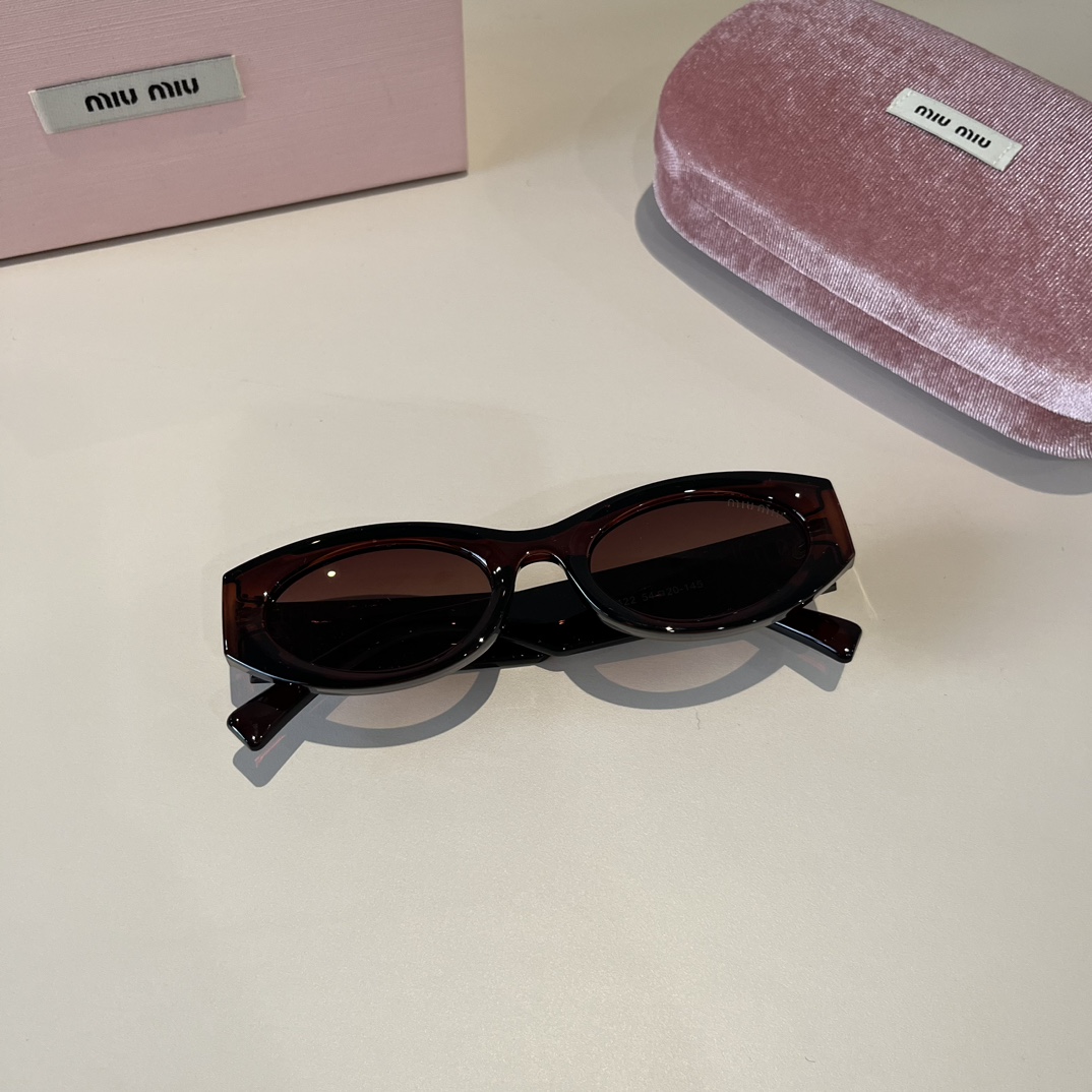 MIUMIU- cat-eye sunglasses