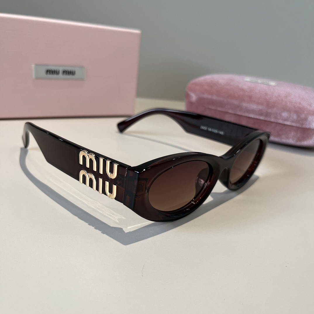 MIUMIU- cat-eye sunglasses