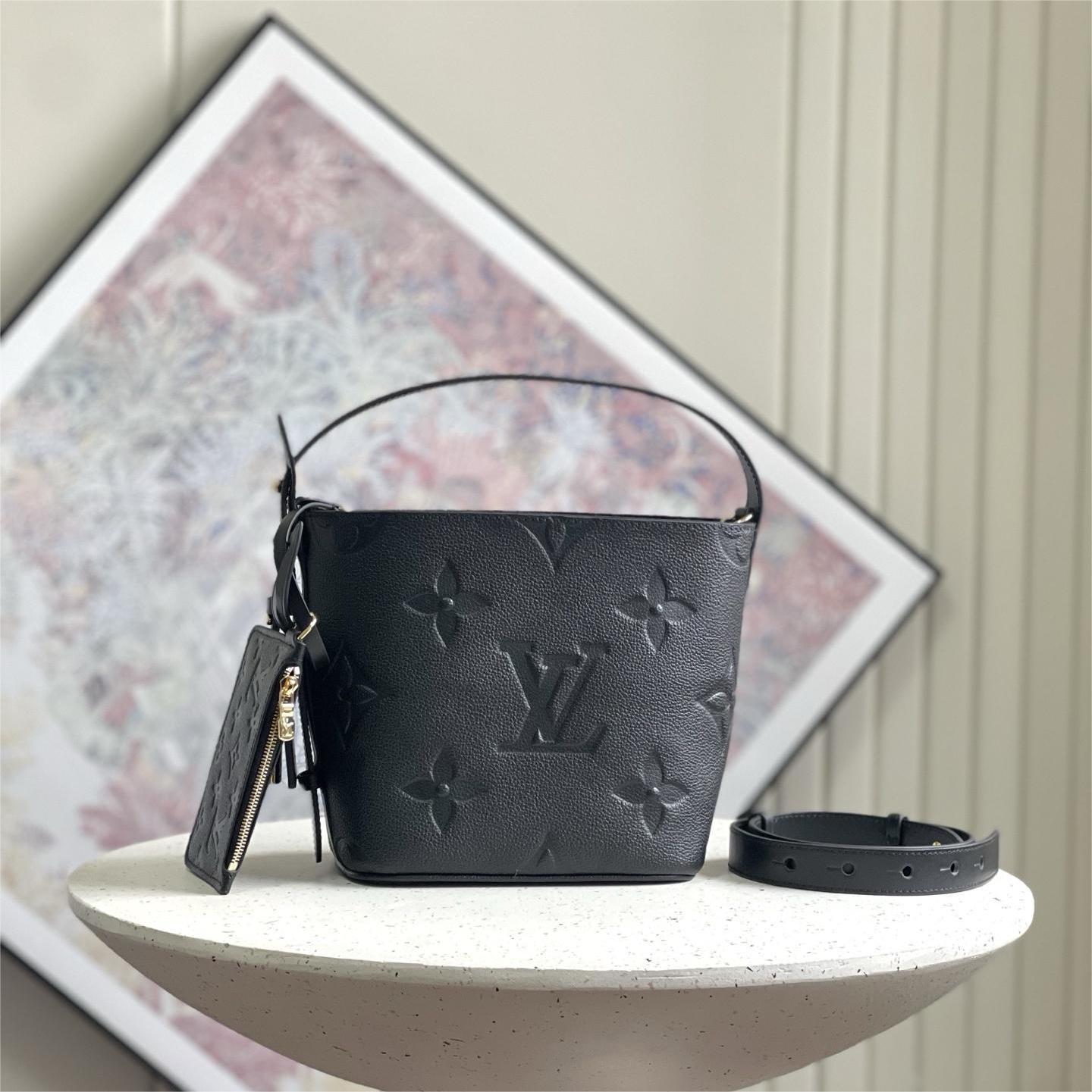 LV-Monogram Emeinte Simple bucket bag