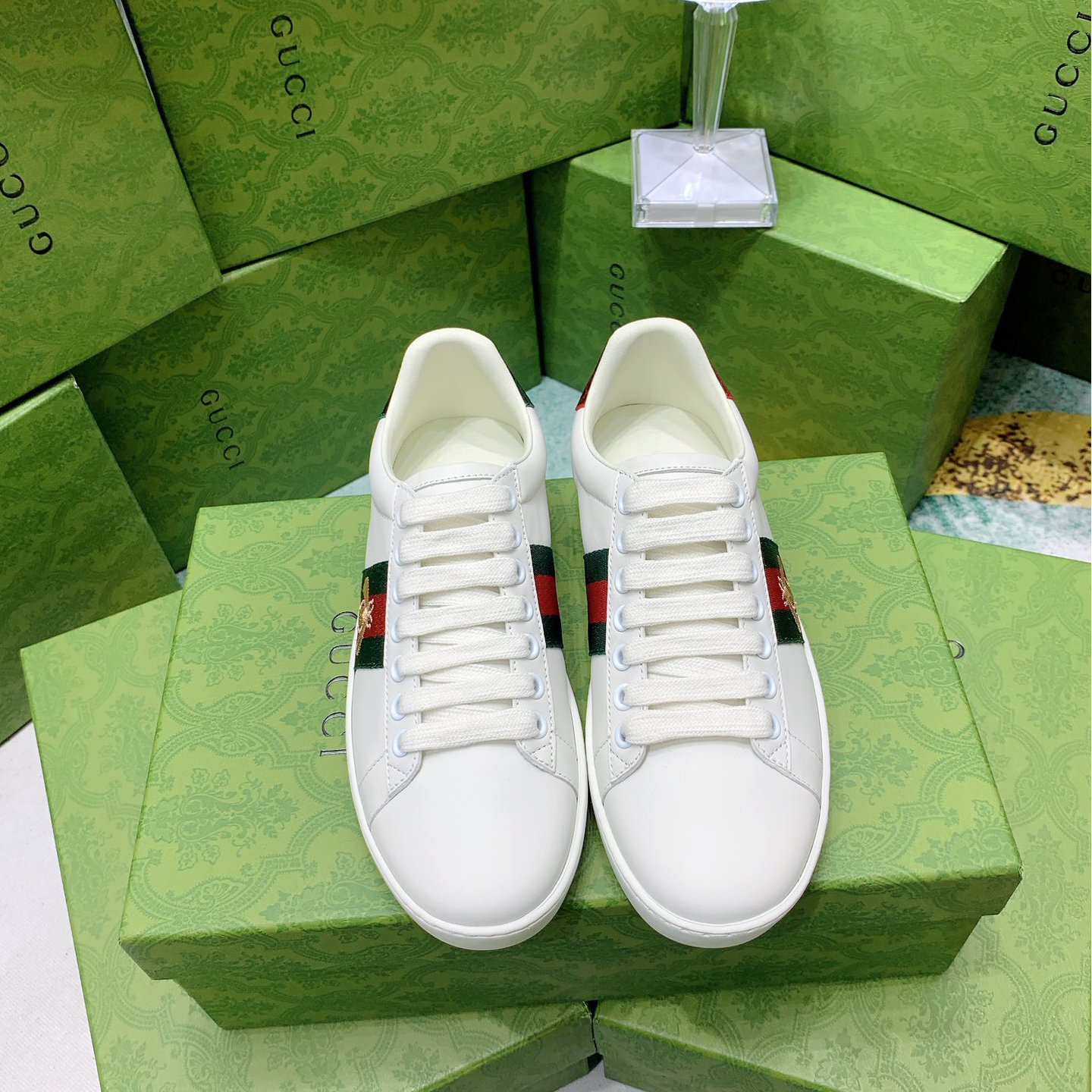 Gucci-White cowhide sneakers