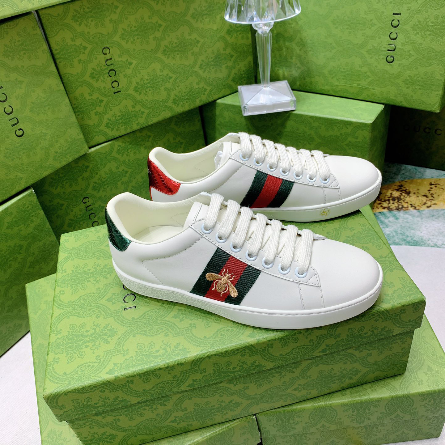 Gucci-White cowhide sneakers