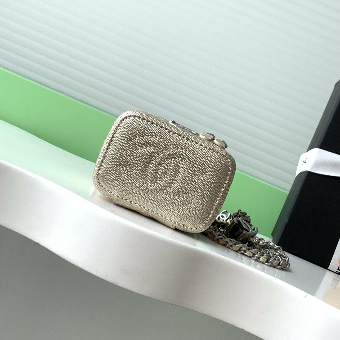 Chanel-Enamel logo double C bag