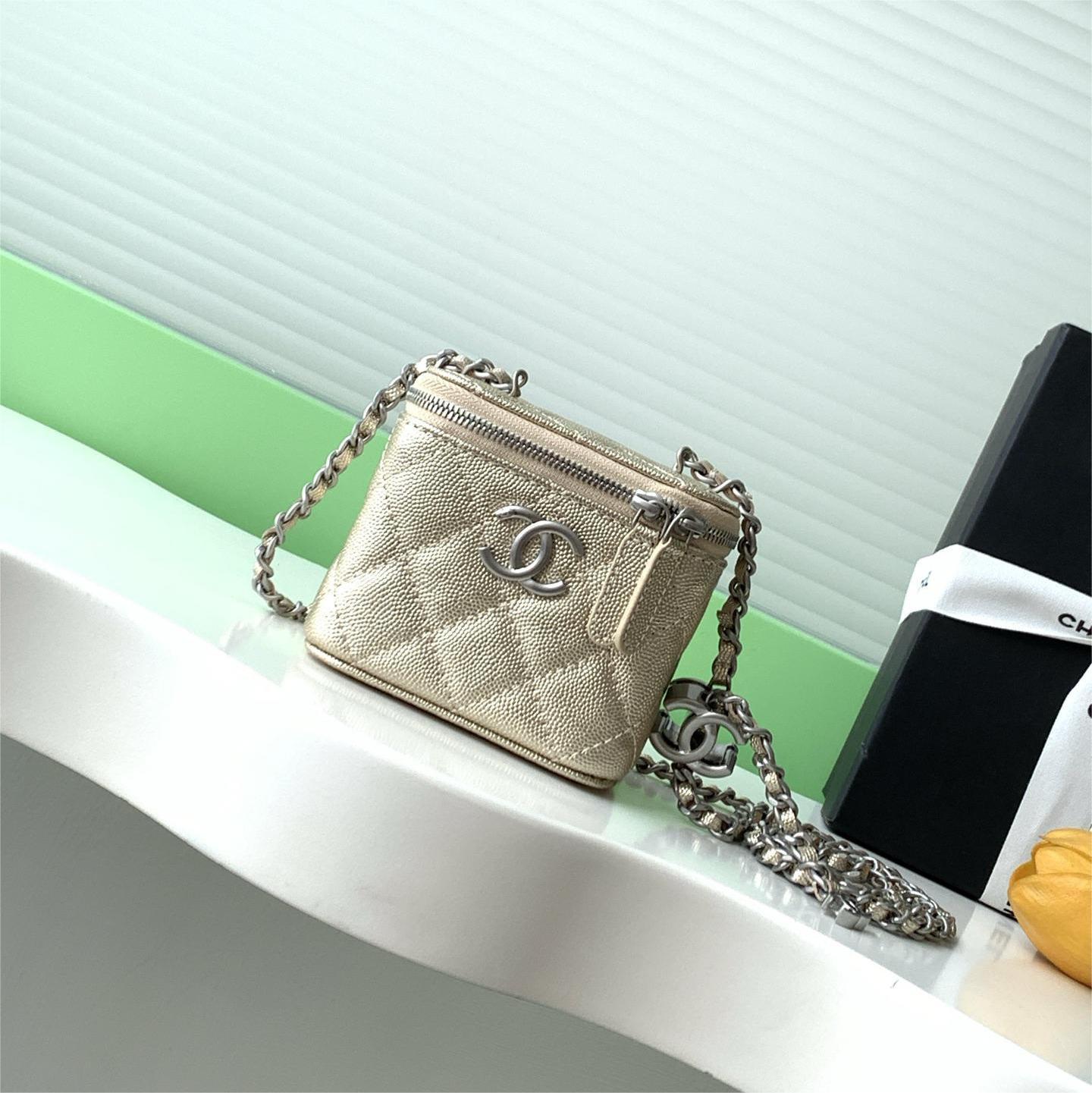 Chanel-Enamel logo double C bag