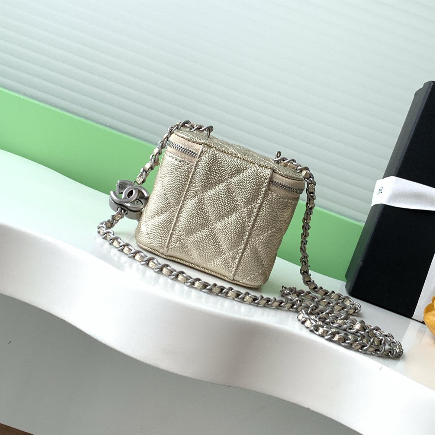 Chanel-Enamel logo double C bag