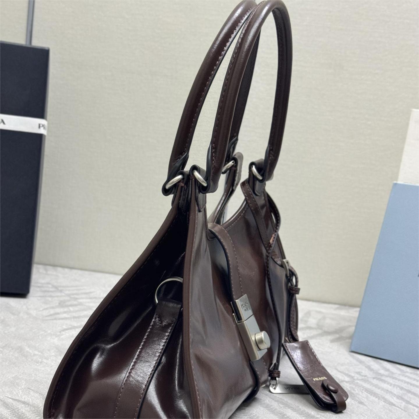 Prada-Spring and summer new oil wax leather bag