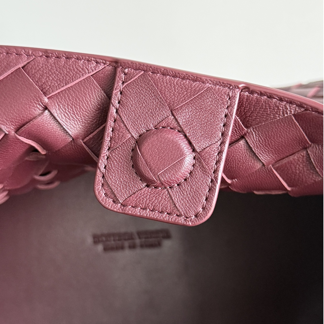 BOTTEGA VENETA-2025 new arrival medium parachuta handbag