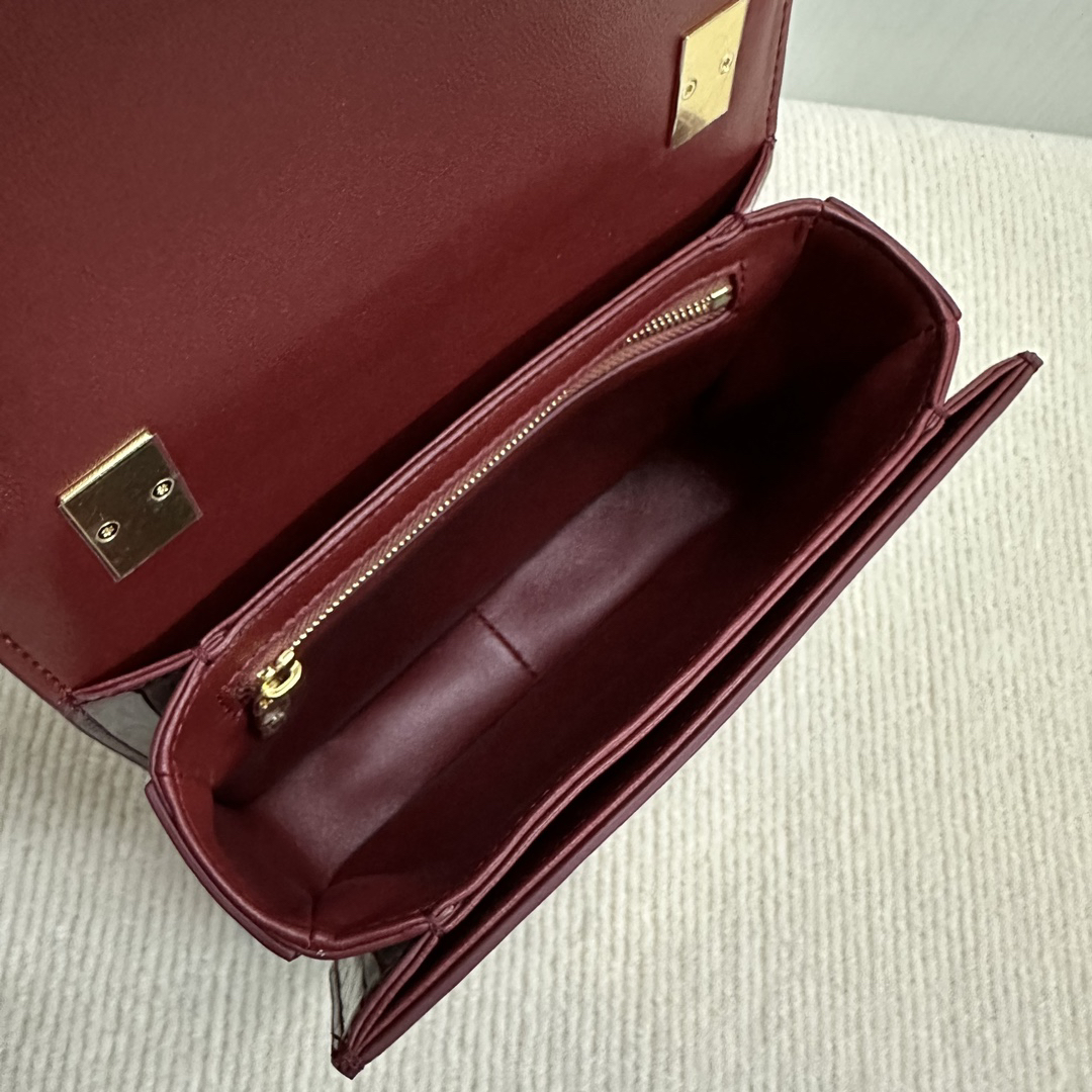 Celine-TEEN GARANCE patent leather handbag