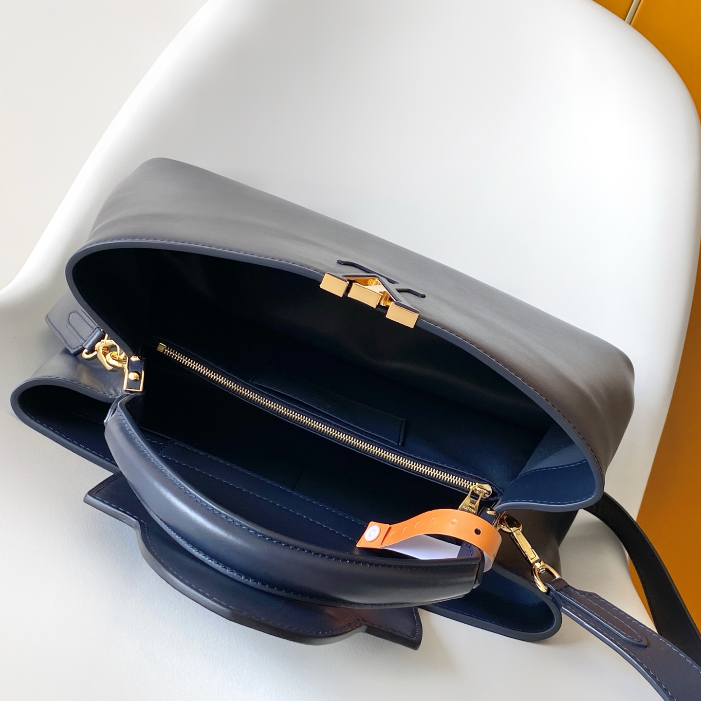 LV-Capucines Souple Large handbag