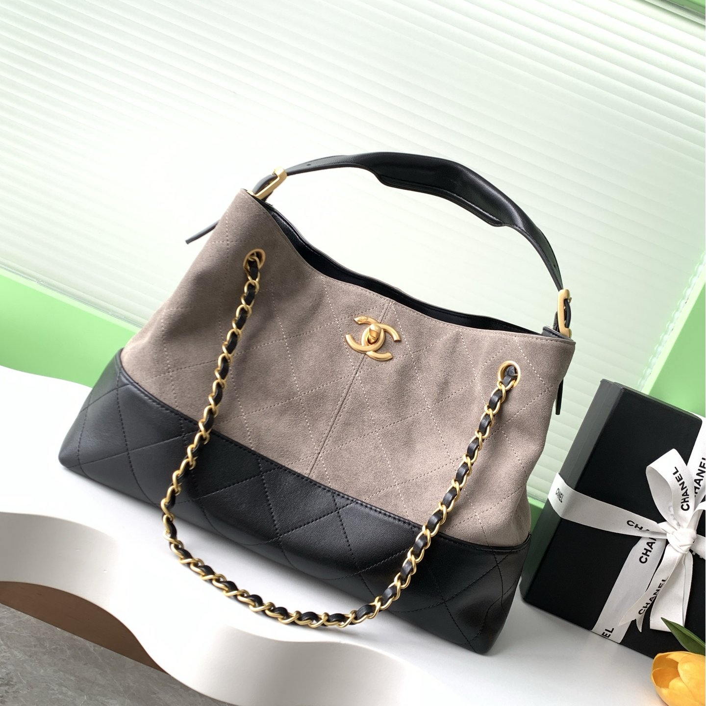 Chanel-25A large capacity hobo bag