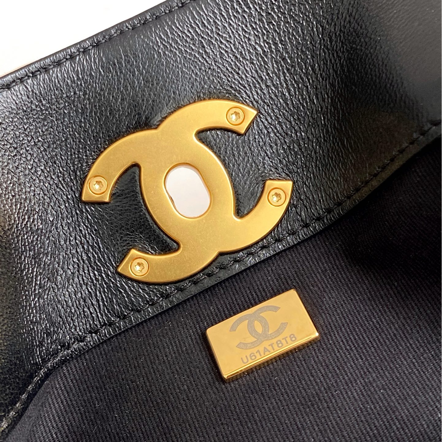 Chanel-25A large capacity hobo bag