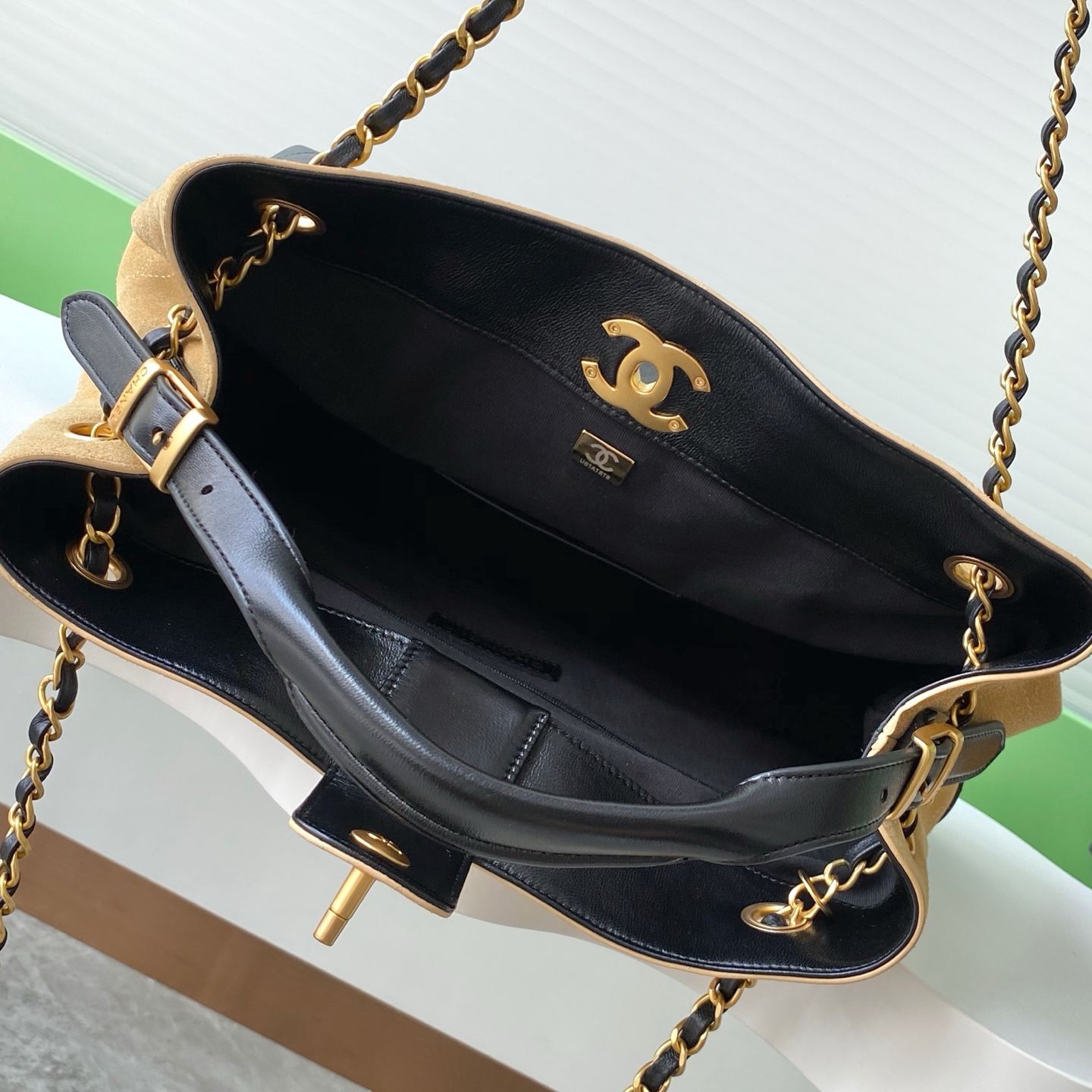 Chanel-25A large capacity hobo bag