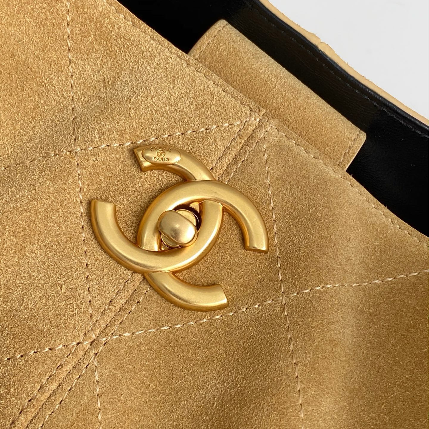 Chanel-25A large capacity hobo bag