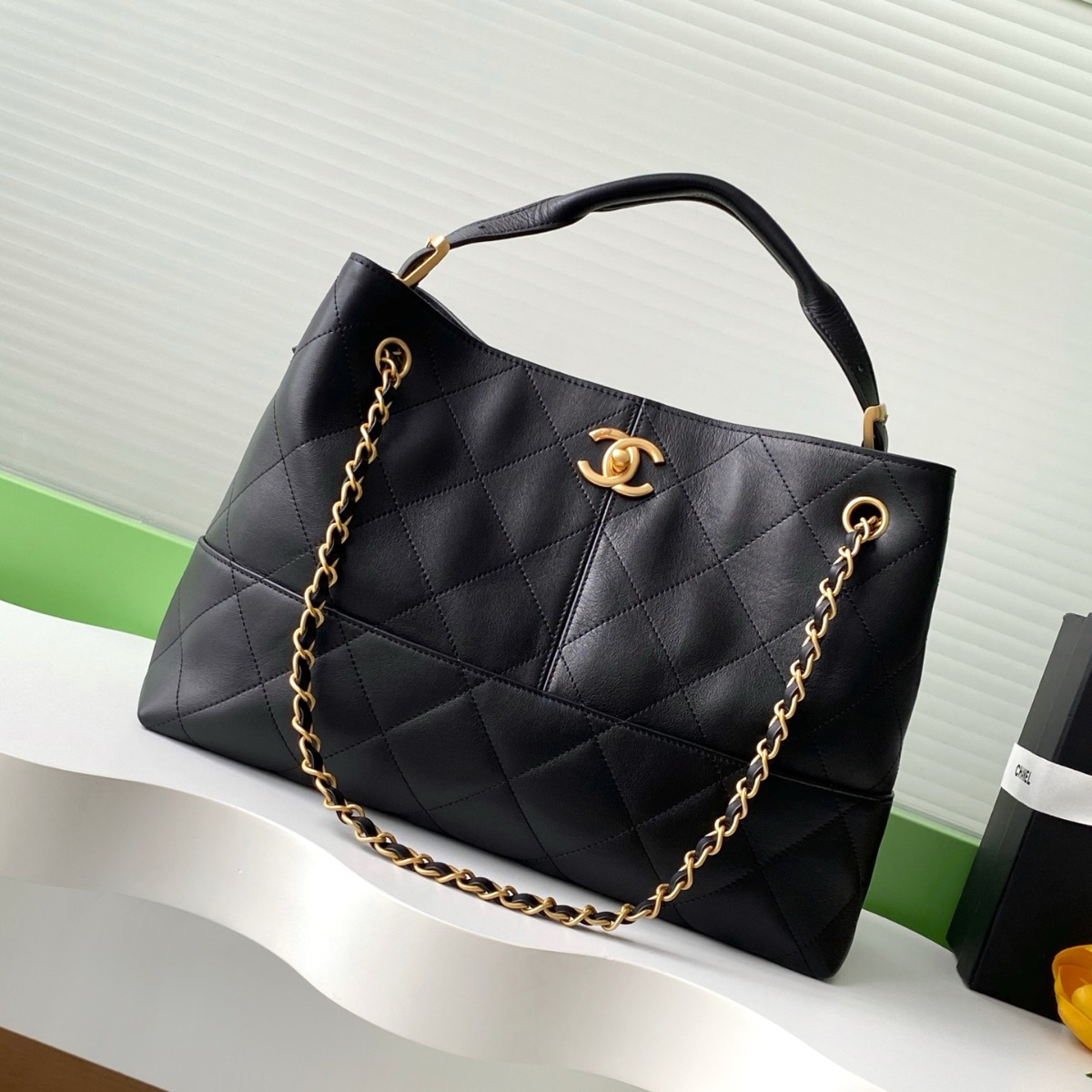 Chanel-25A large capacity hobo bag
