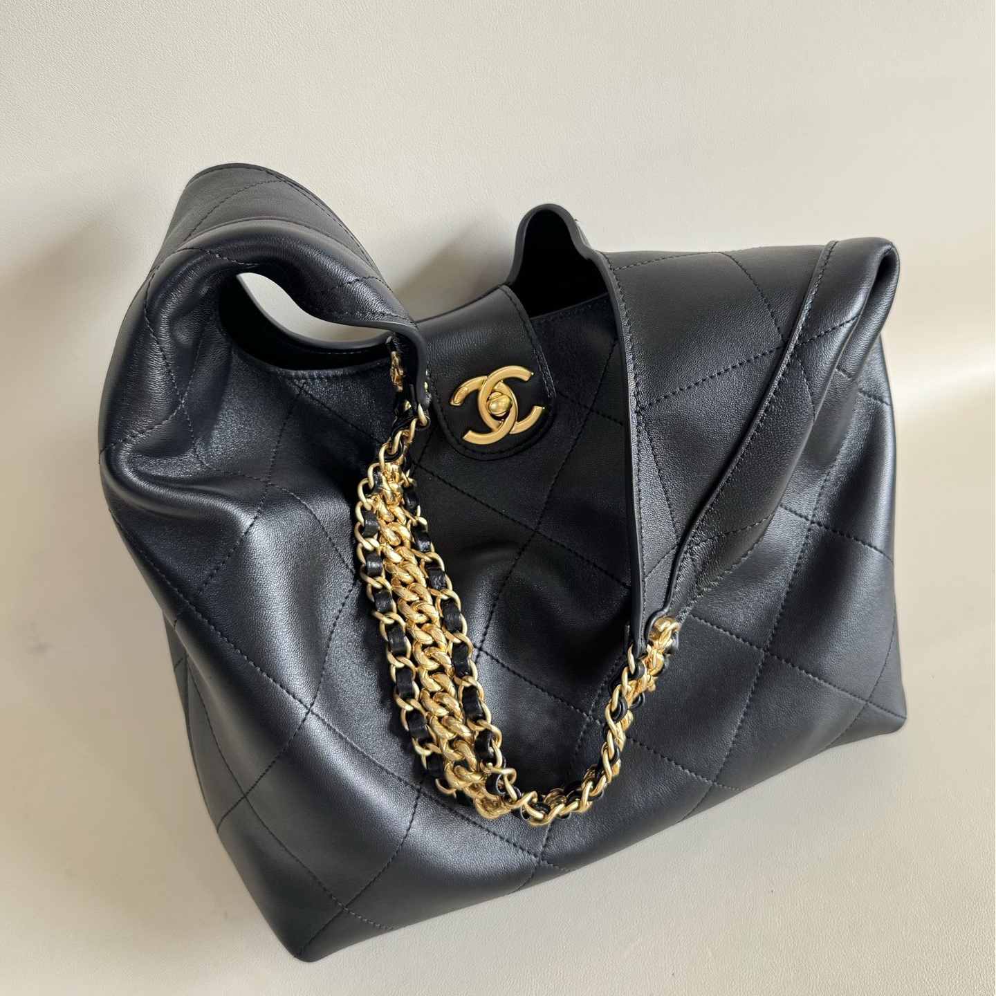 Chanel-25P Spring and Summer hobo bag
