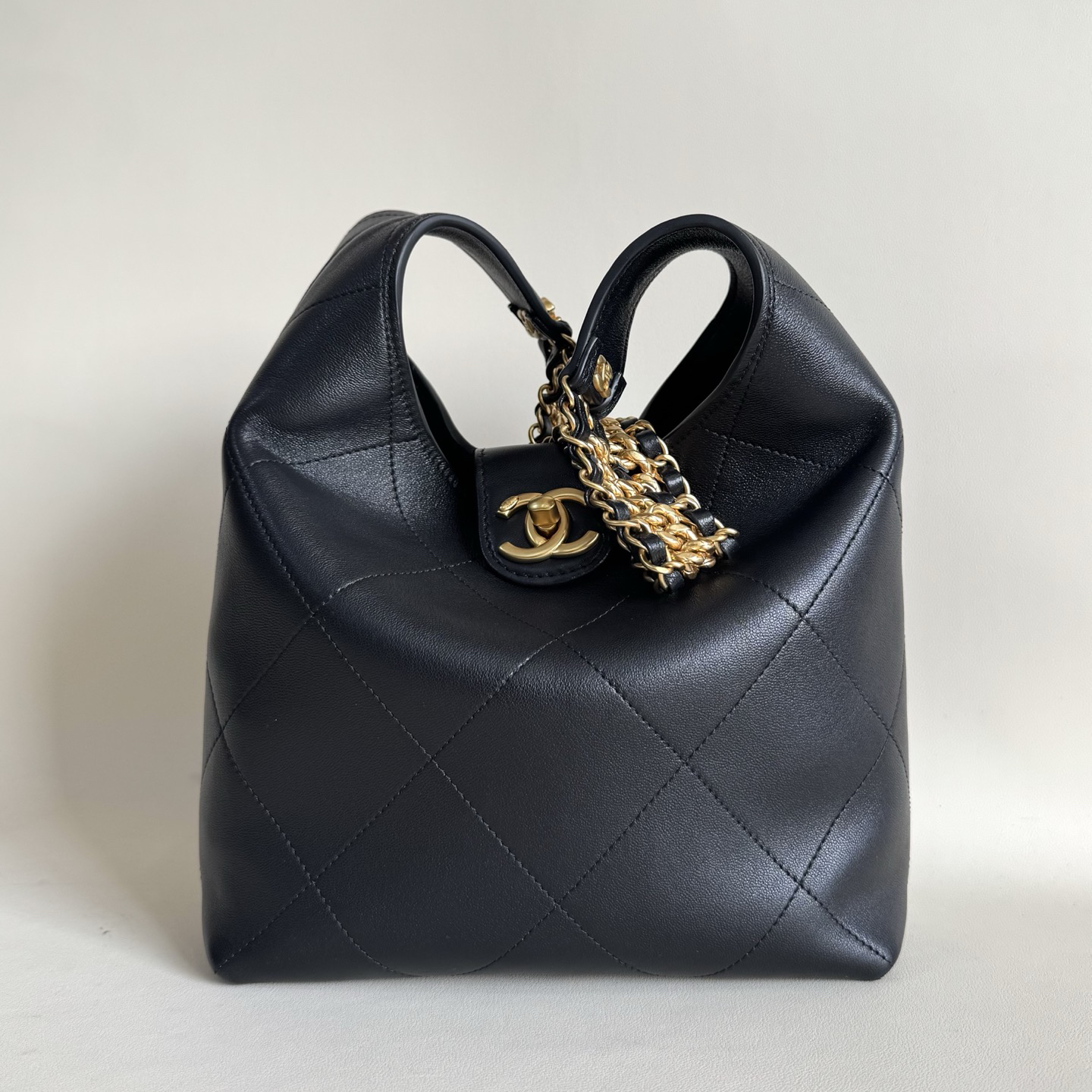 Chanel-25P Spring and Summer hobo bag