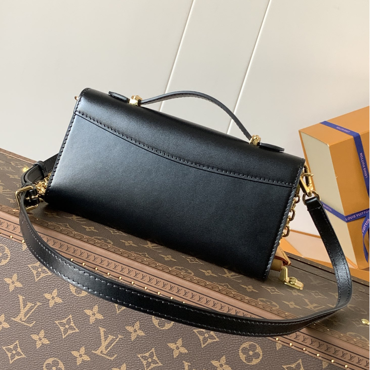 LV-Wallet On Chain Capucines Handbag
