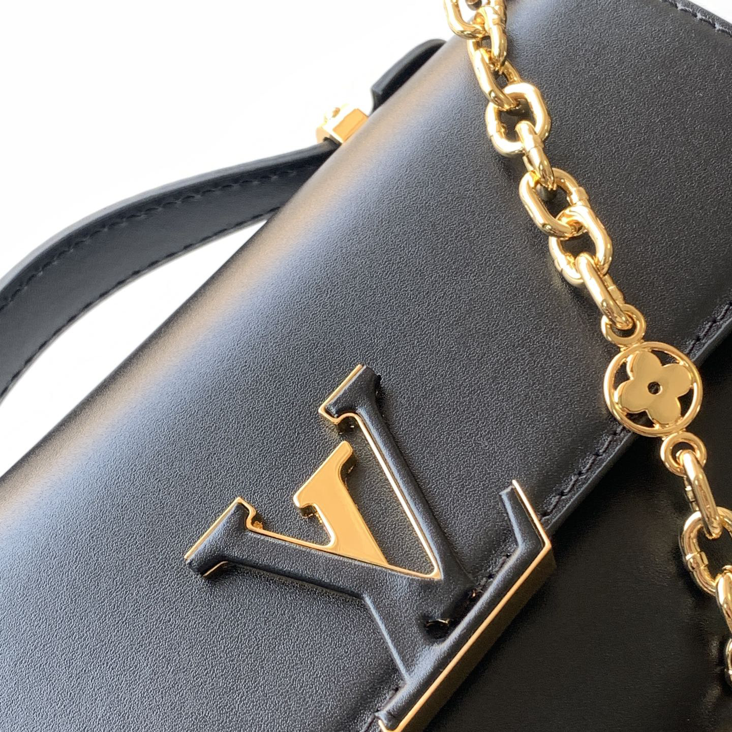LV-Wallet On Chain Capucines Handbag