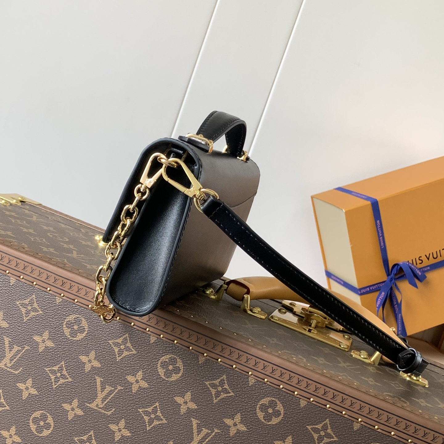 LV-Wallet On Chain Capucines Handbag