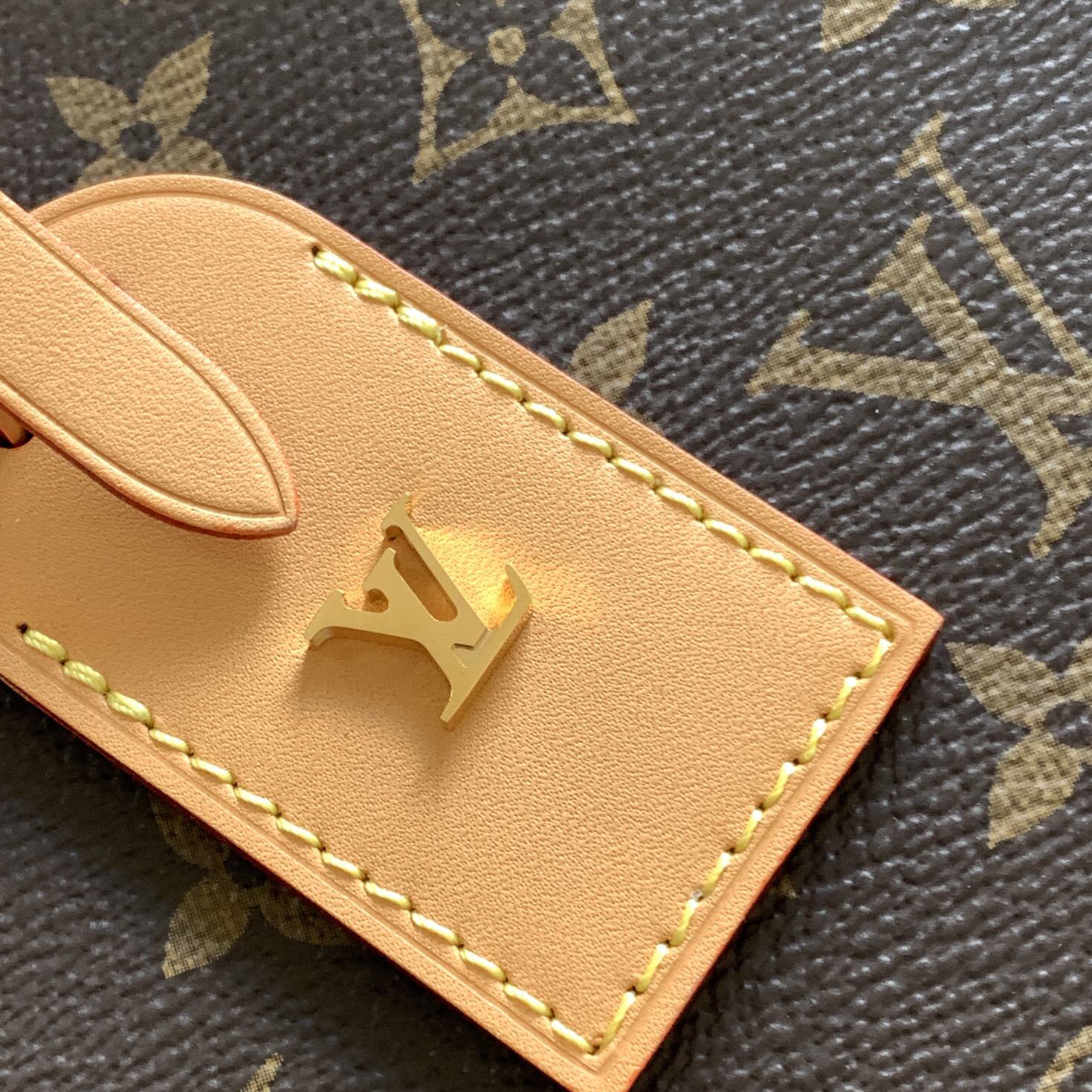 LV-BOITE CHAPEAU SOUPLE Handbag