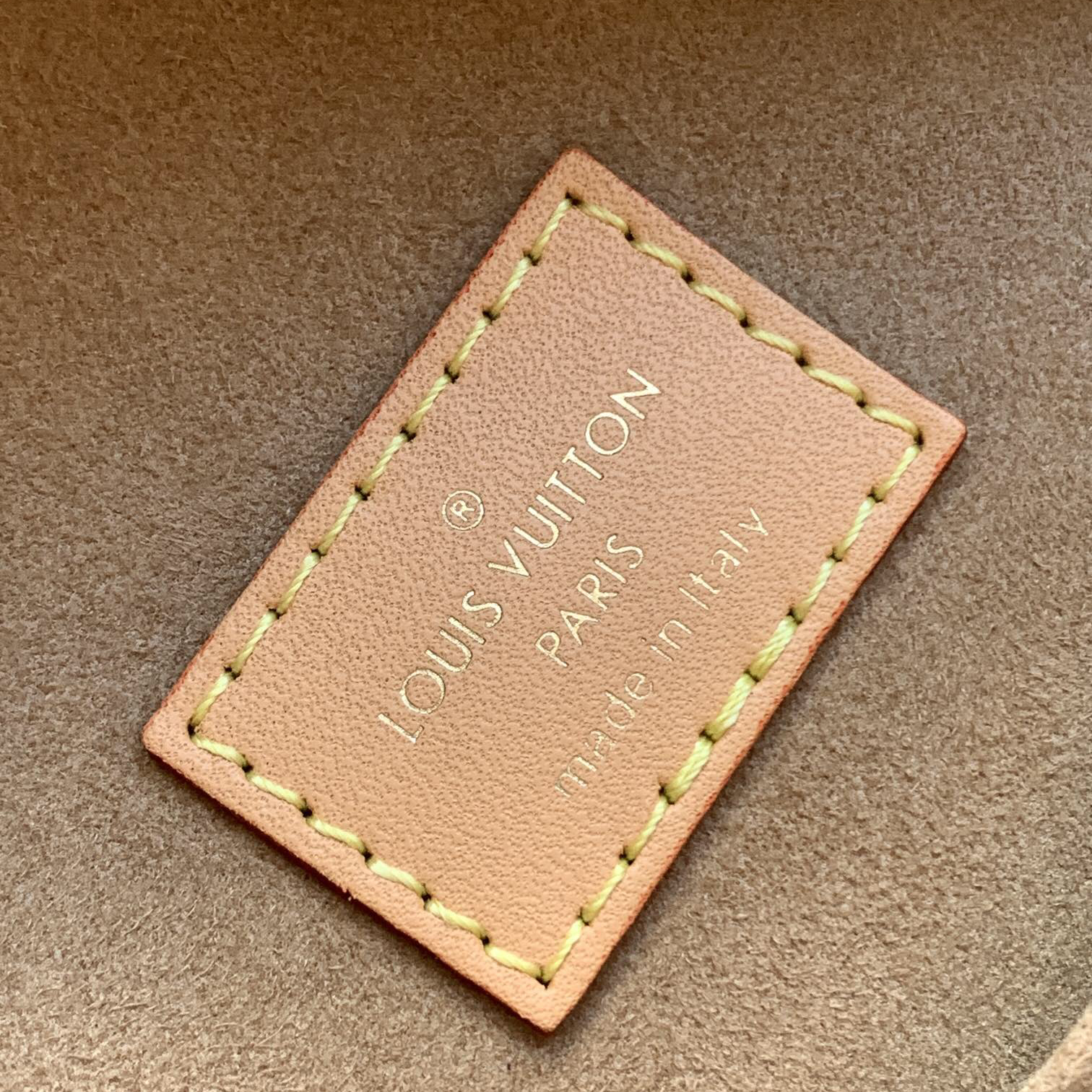 LV-BOITE CHAPEAU SOUPLE Handbag