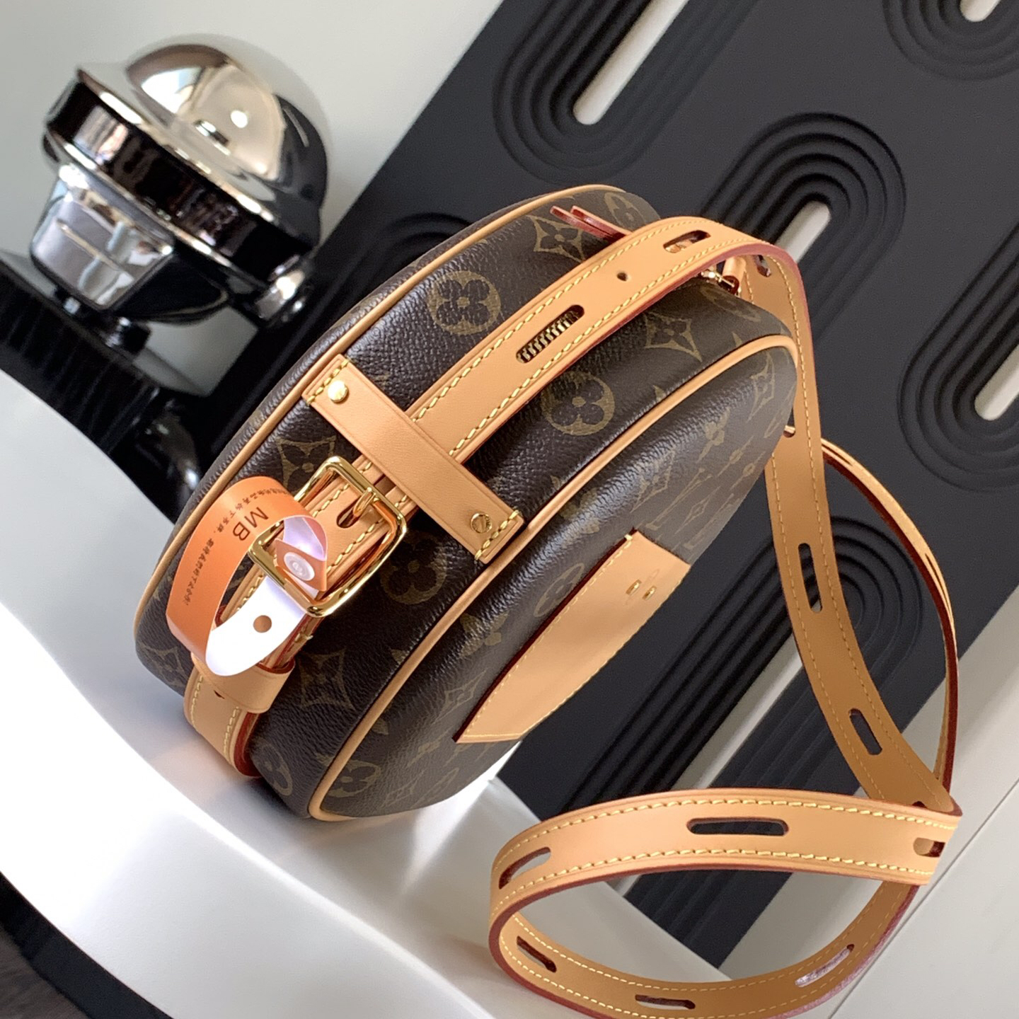 LV-BOITE CHAPEAU SOUPLE Handbag